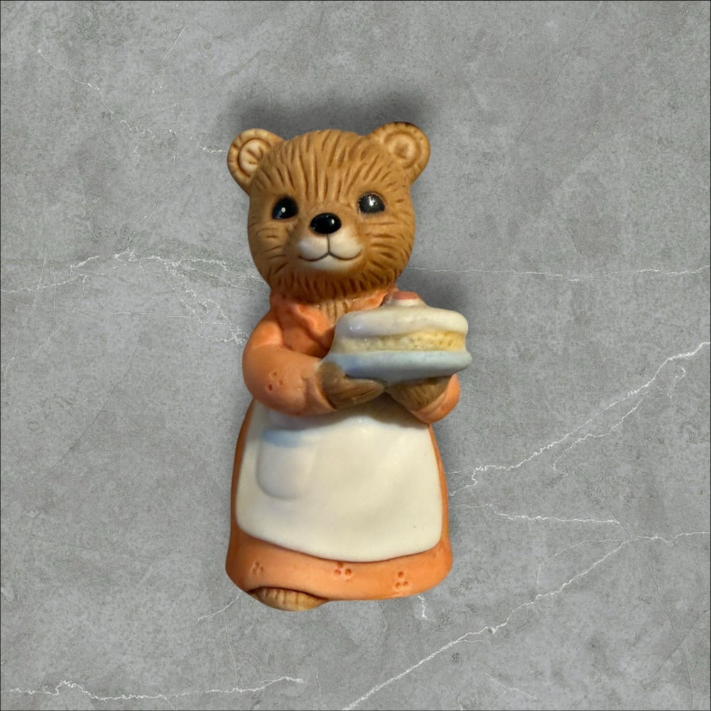 Vintage Homco Ceramic Bear Home for Christmas Morning #5302